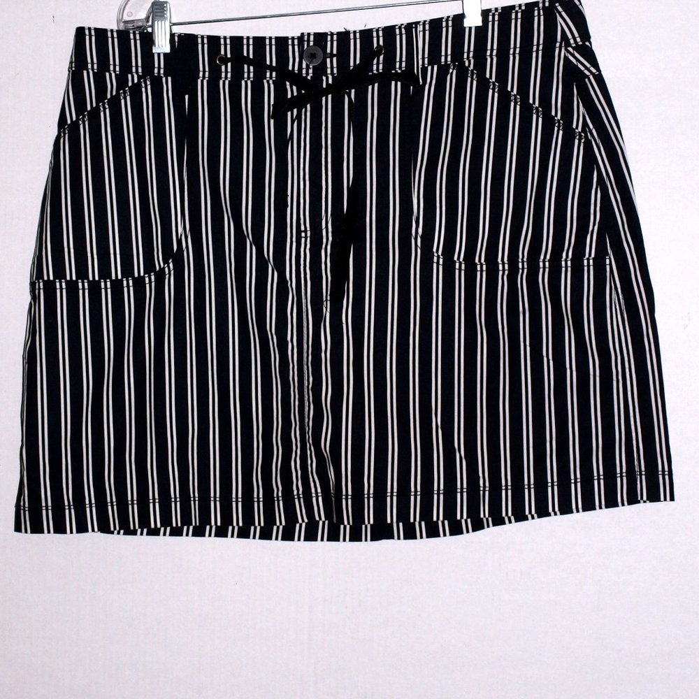 New White Stag Black And White Stripe Skirt With Attached Shorts Women Size 16